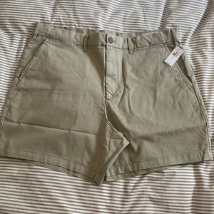 NWT Gap 36 waist 6” shorts